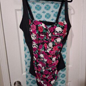 Women's Torrid swimsuit, pink/black/white, size fits 16 - 18 Women's